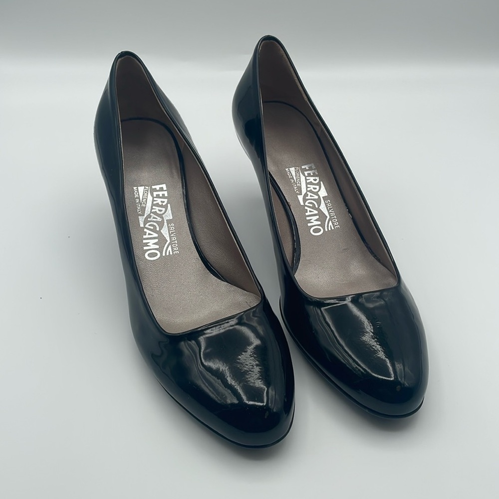 Salvatore Ferragamo - Round Toe High Heel  - Black - Size 7